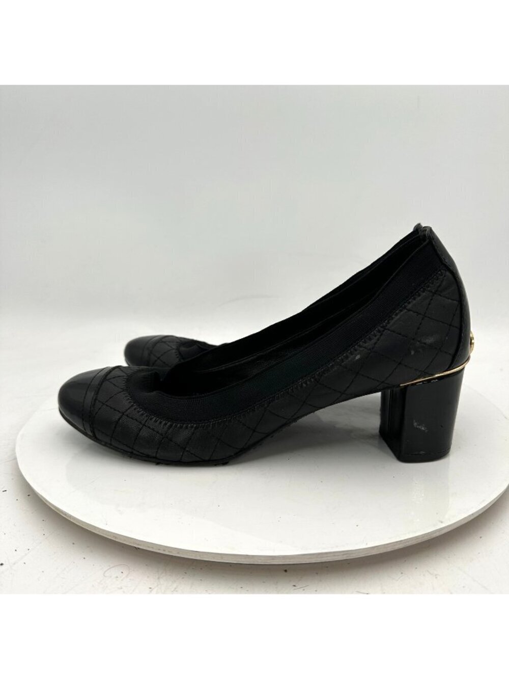 Tory Burch Carrie Women Size 7.5 Black Leather Quilted Pumps Gold Logo Shoes